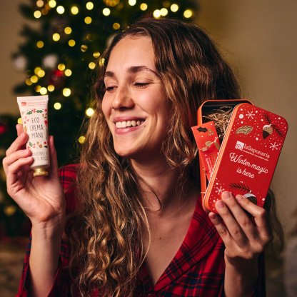 Cofrecito – Crema de Manos de Almendras y Frutos Rojos + Lima de Uñas “Fiesta”